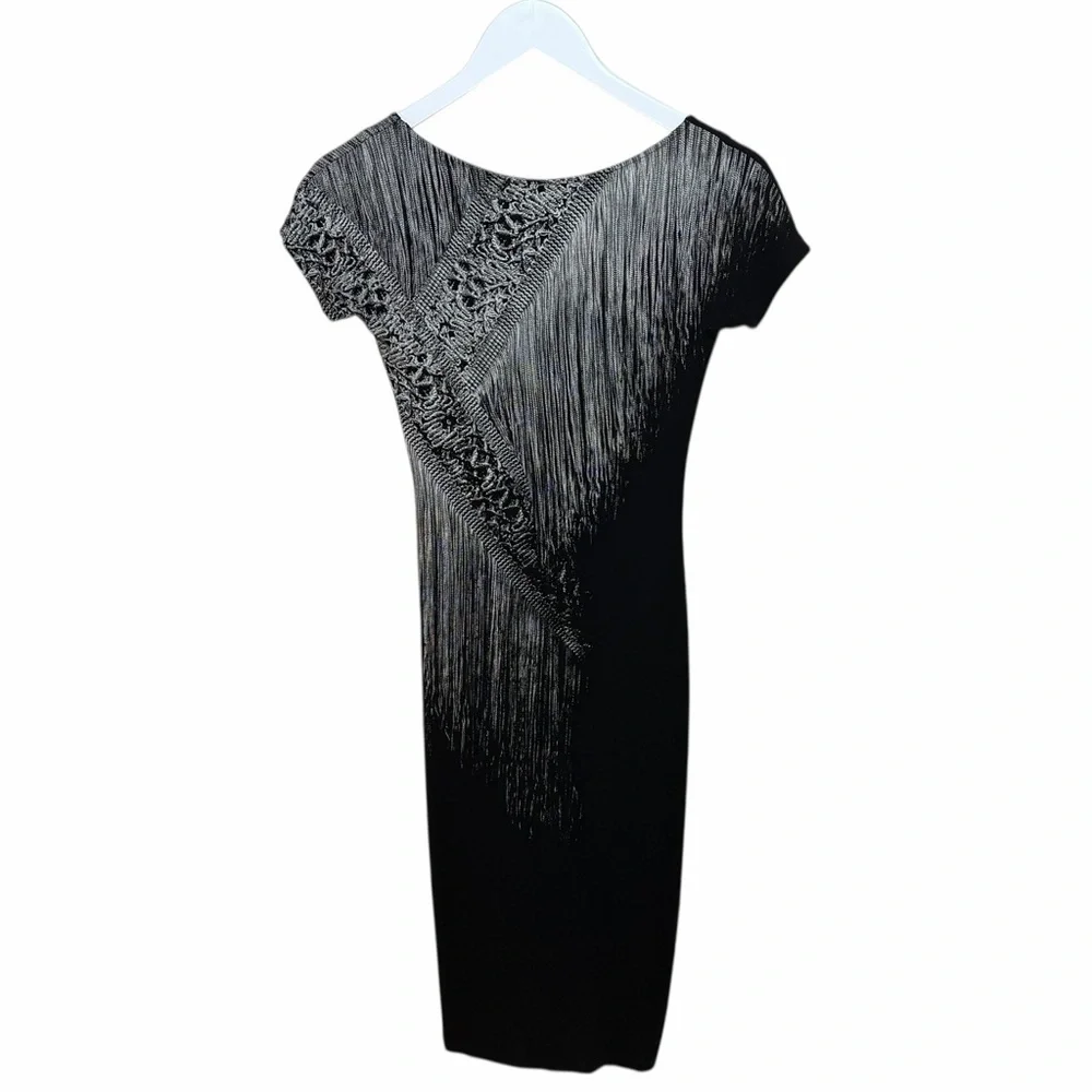 Elegant Isabel de Pedro Chain Printed Black Short Sleeve Dress- US 4 - Picture 4 of 16